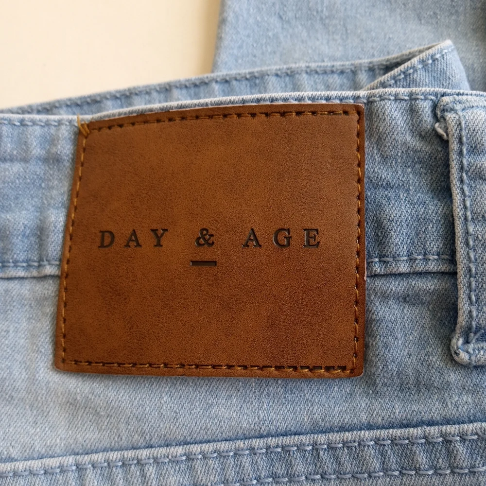Day & Age men 36w